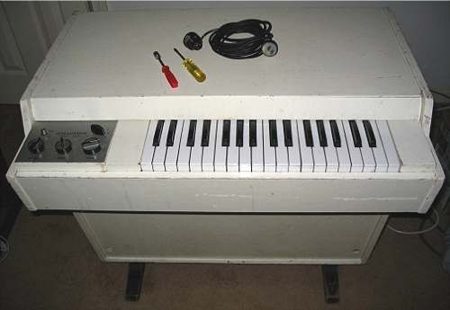 Mellotron M400 #1037 before...