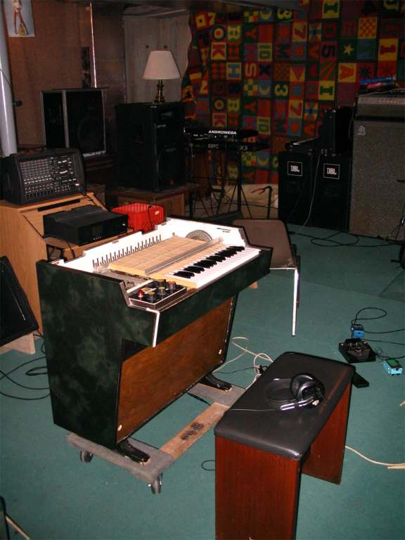 The Basement with Mellotron M400 "Formicatron"