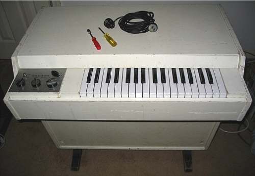 Mellotron M400 #1037 ready for disassembly